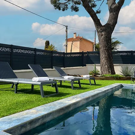 Le Grand Pin Climatisee, Piscine, Rooftop فيلة *